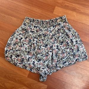 Flowy flowered shorts. American eagle